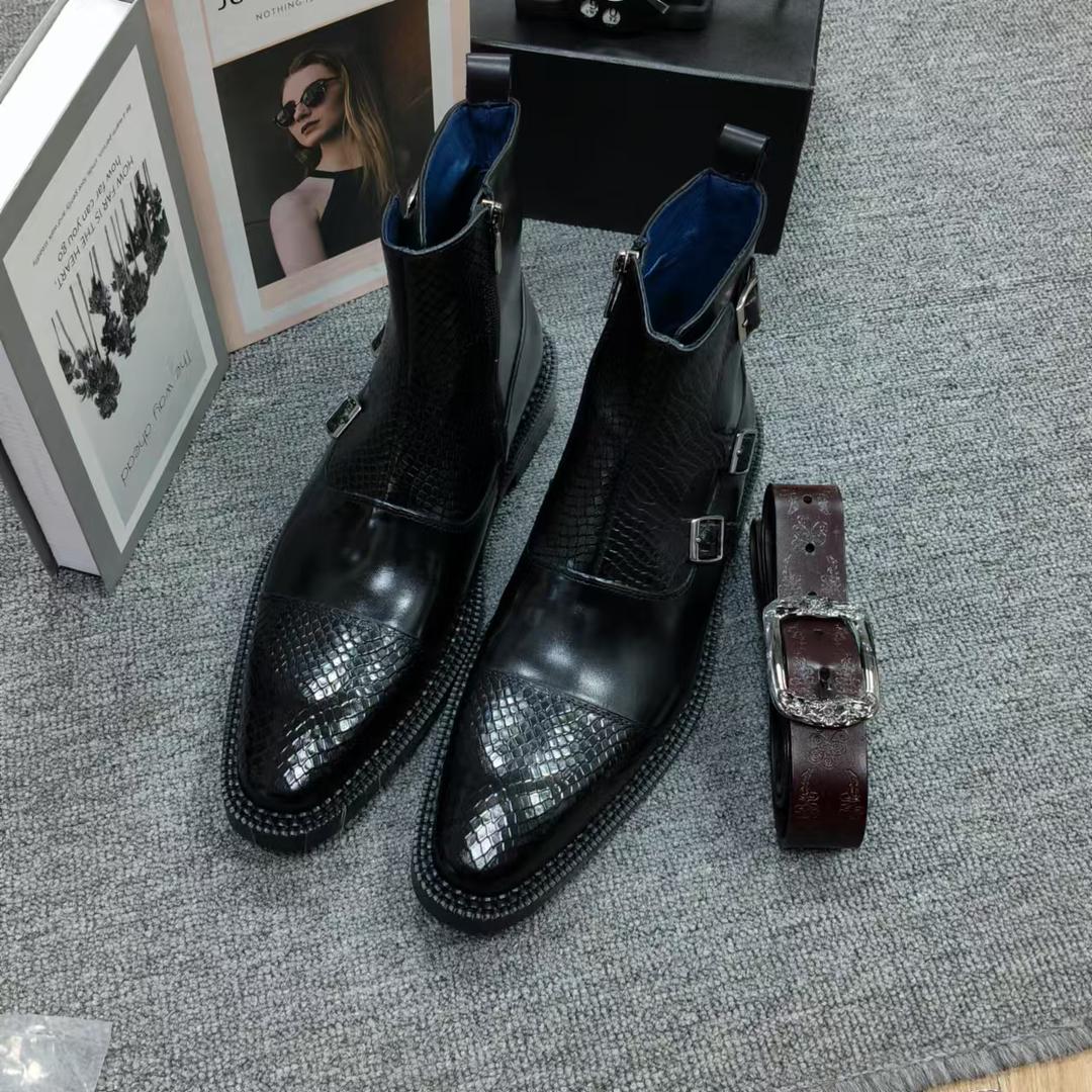 Bottines à Boucles en Cuir – Finition Python Élégante