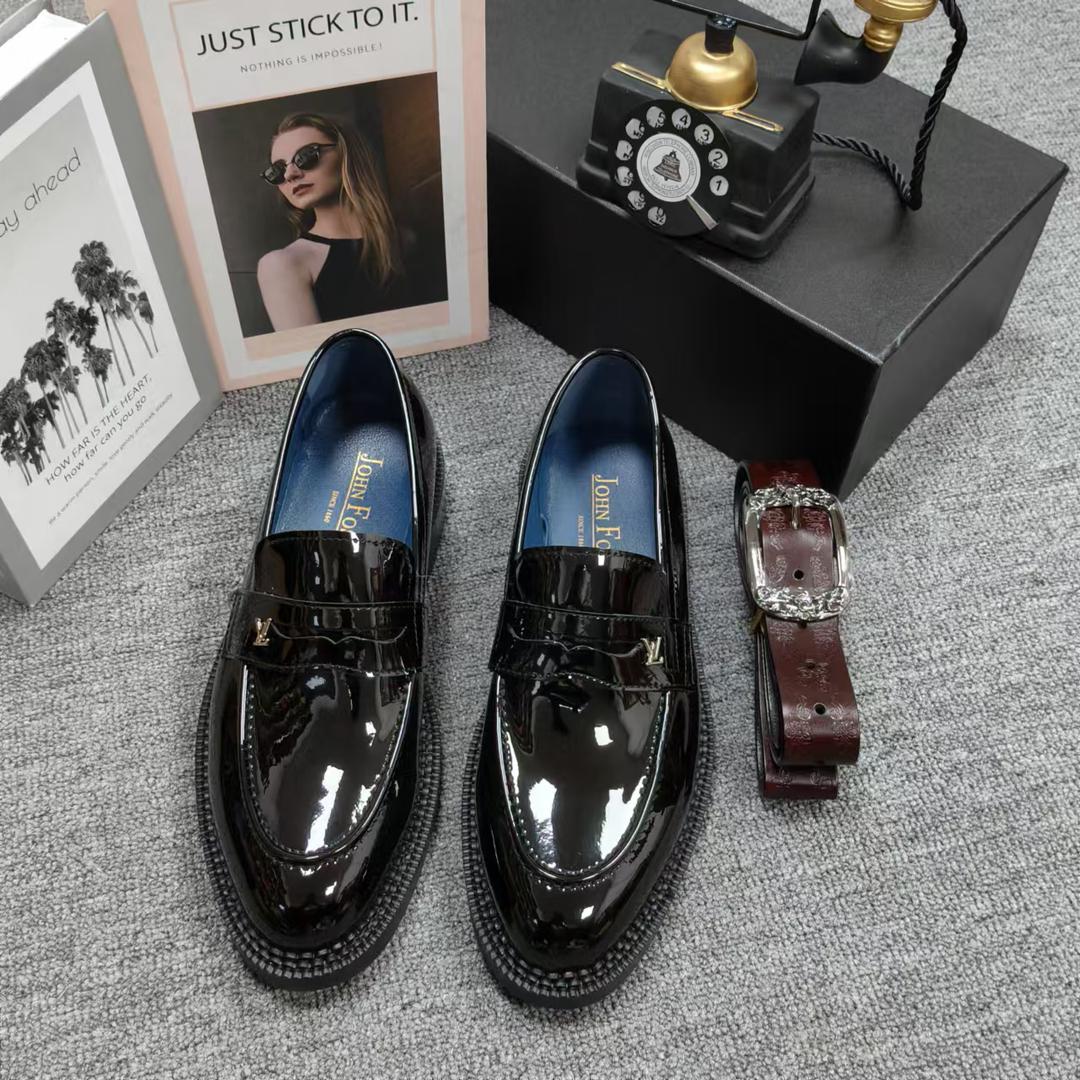 Mocassins Vernis Homme – Élégance et Modernité